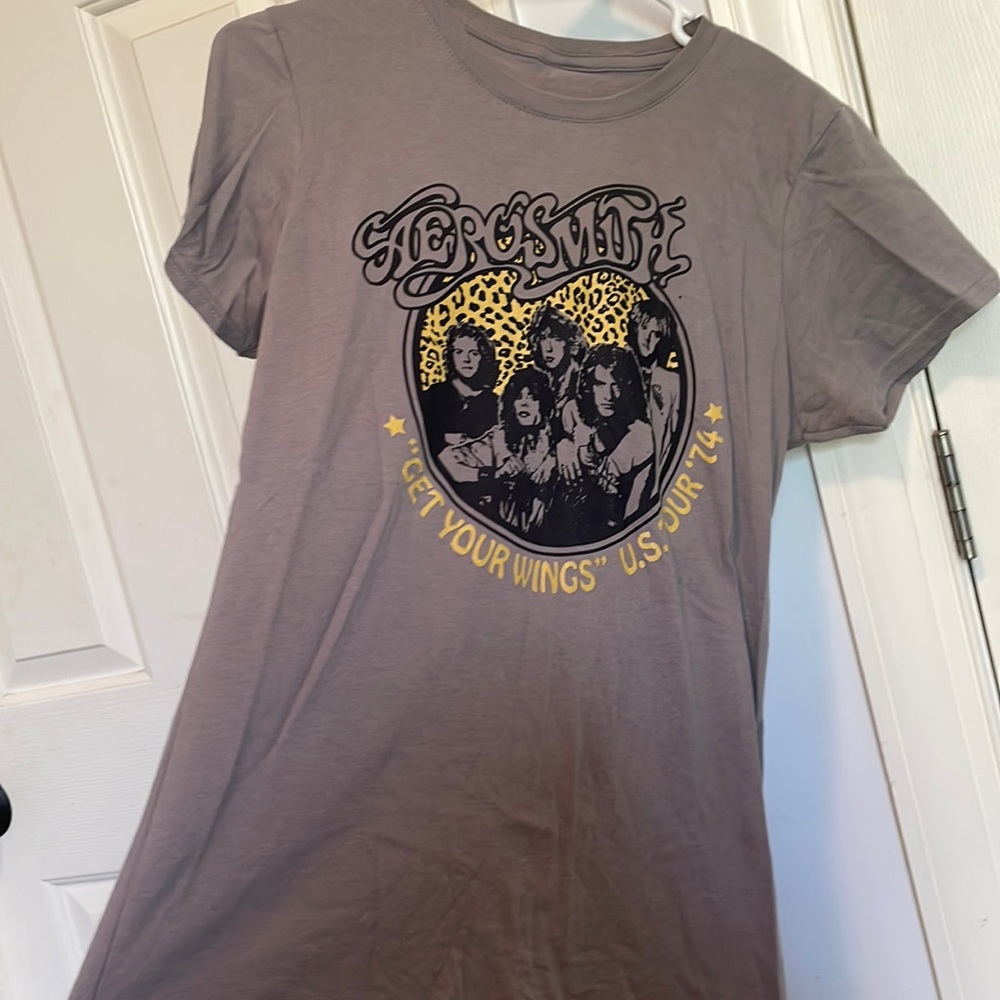 Amazon Aerosmith band tee, size small fits true to size